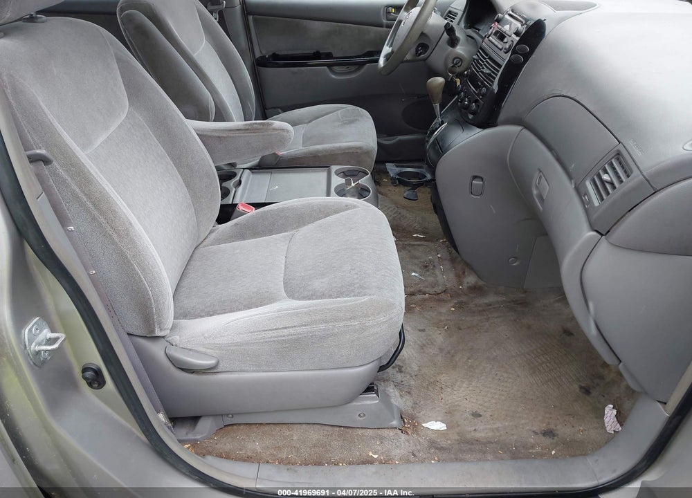 2005 TOYOTA SIENNA CE VIN: 5TDZA23C95S309539