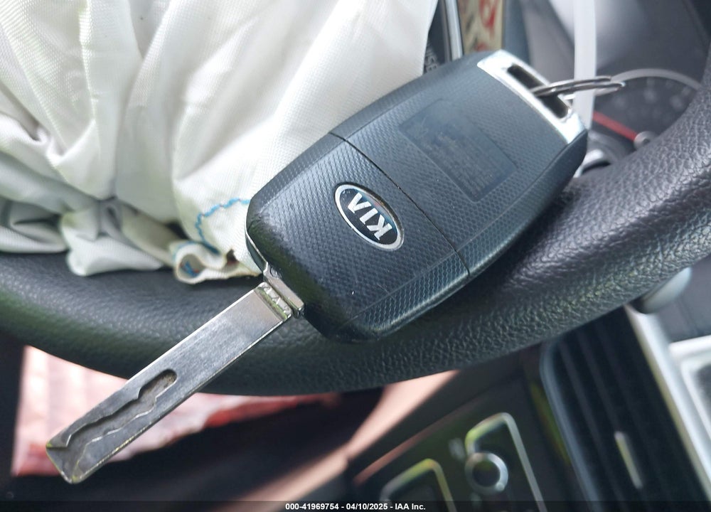 2020 KIA OPTIMA VIN: 5XXGT4L34LG423203