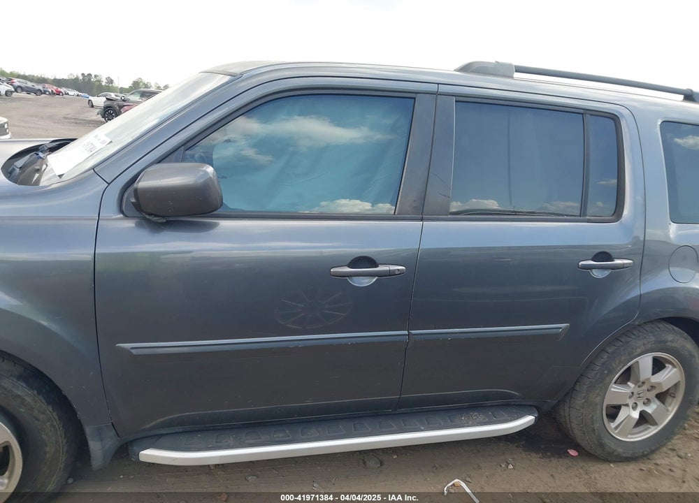 2011 HONDA PILOT VIN: 5FNYF3H69BB023003