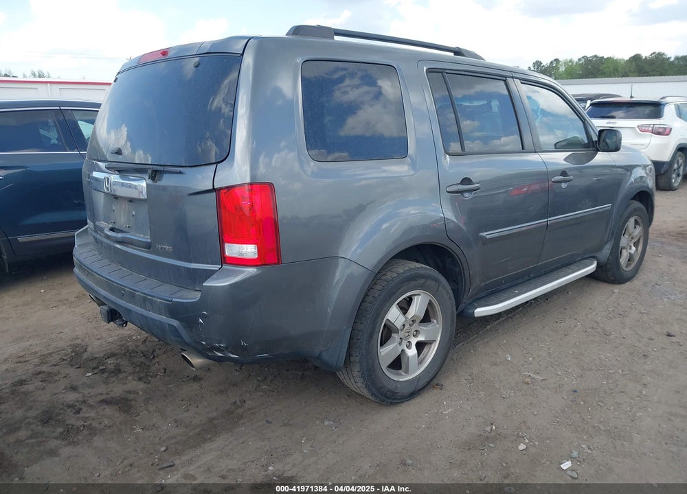 2011 HONDA PILOT VIN: 5FNYF3H69BB023003