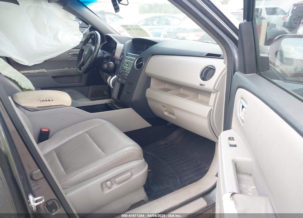 2011 HONDA PILOT VIN: 5FNYF3H69BB023003