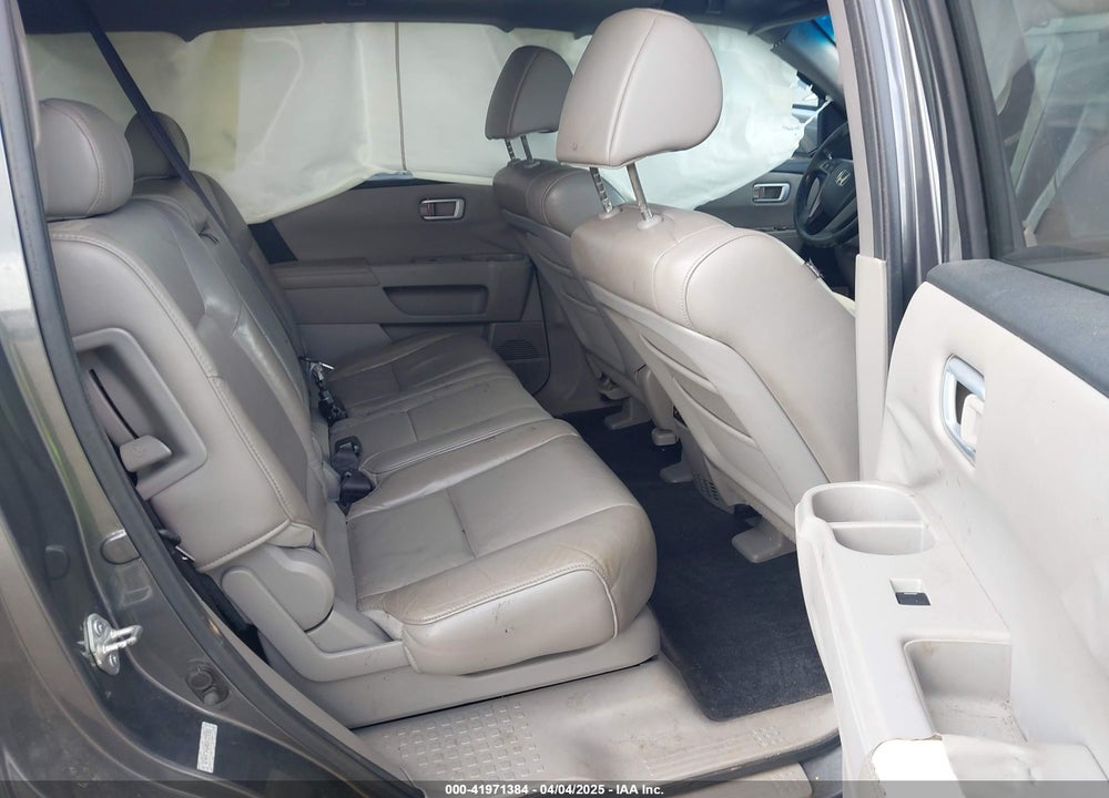2011 HONDA PILOT VIN: 5FNYF3H69BB023003