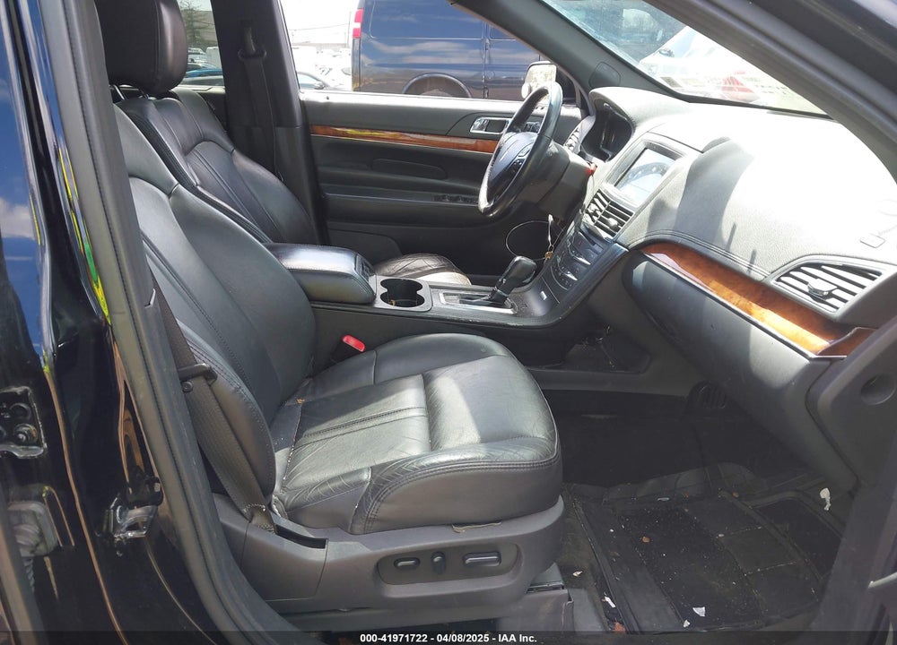 2016 LINCOLN MKT VIN: 2LMHJ5NK7GBL00747