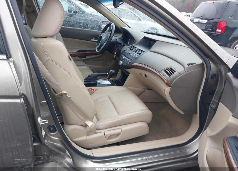 2009 HONDA ACCORD VIN: 1HGCP26879A063185