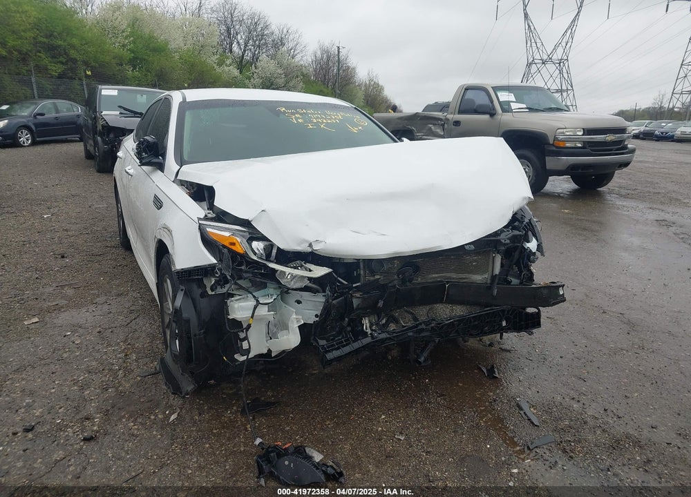 2019 KIA OPTIMA VIN: 5XXGT4L34KG343284