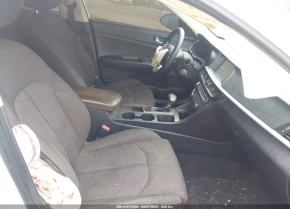 2019 KIA OPTIMA VIN: 5XXGT4L34KG343284
