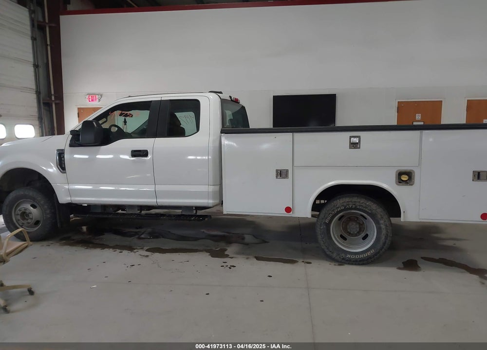 2021 FORD F-350 CHASSIS XL VIN: 1FD8X3H65MED94382