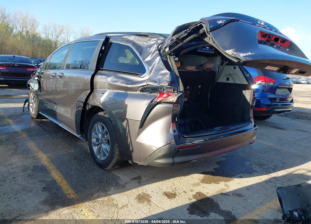 2024 TOYOTA SIENNA XLE VIN: 5TDJRKEC6RS217300