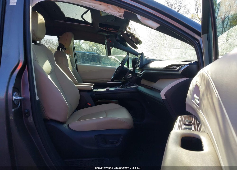2024 TOYOTA SIENNA XLE VIN: 5TDJRKEC6RS217300
