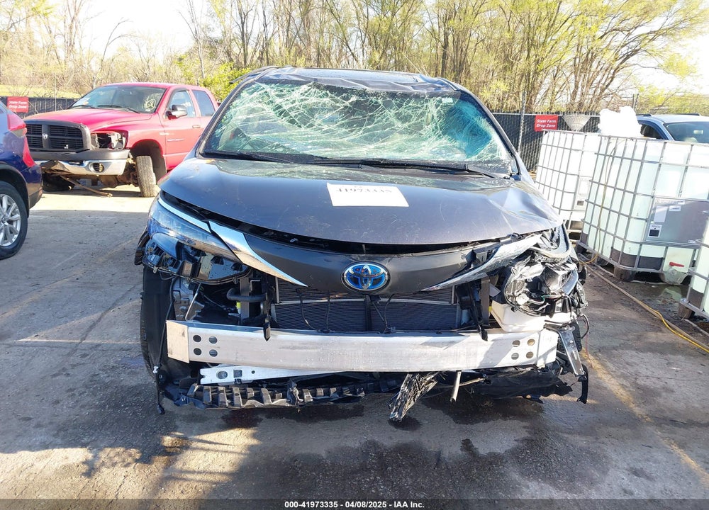2024 TOYOTA SIENNA XLE VIN: 5TDJRKEC6RS217300