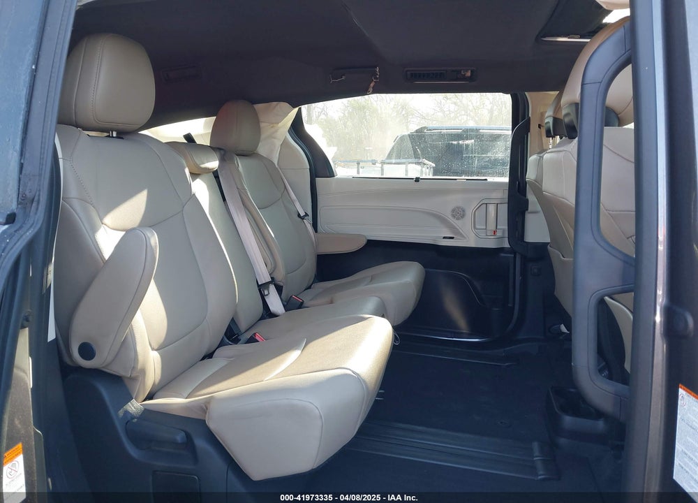 2024 TOYOTA SIENNA XLE VIN: 5TDJRKEC6RS217300