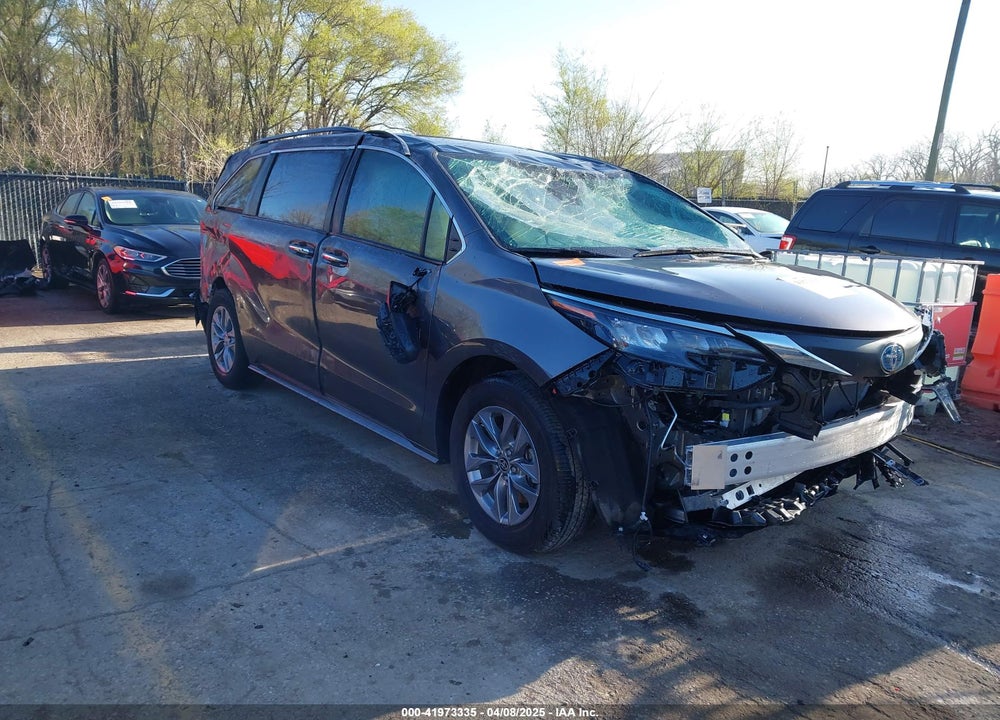 2024 TOYOTA SIENNA XLE VIN: 5TDJRKEC6RS217300
