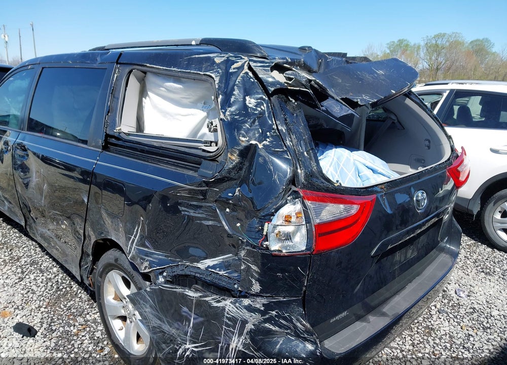2017 TOYOTA SIENNA LE 8 PASSENGER VIN: 5TDKZ3DC6HS830933