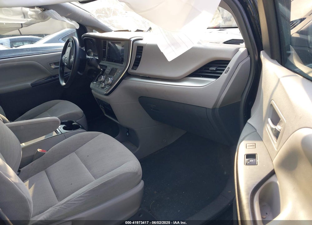 2017 TOYOTA SIENNA LE 8 PASSENGER VIN: 5TDKZ3DC6HS830933