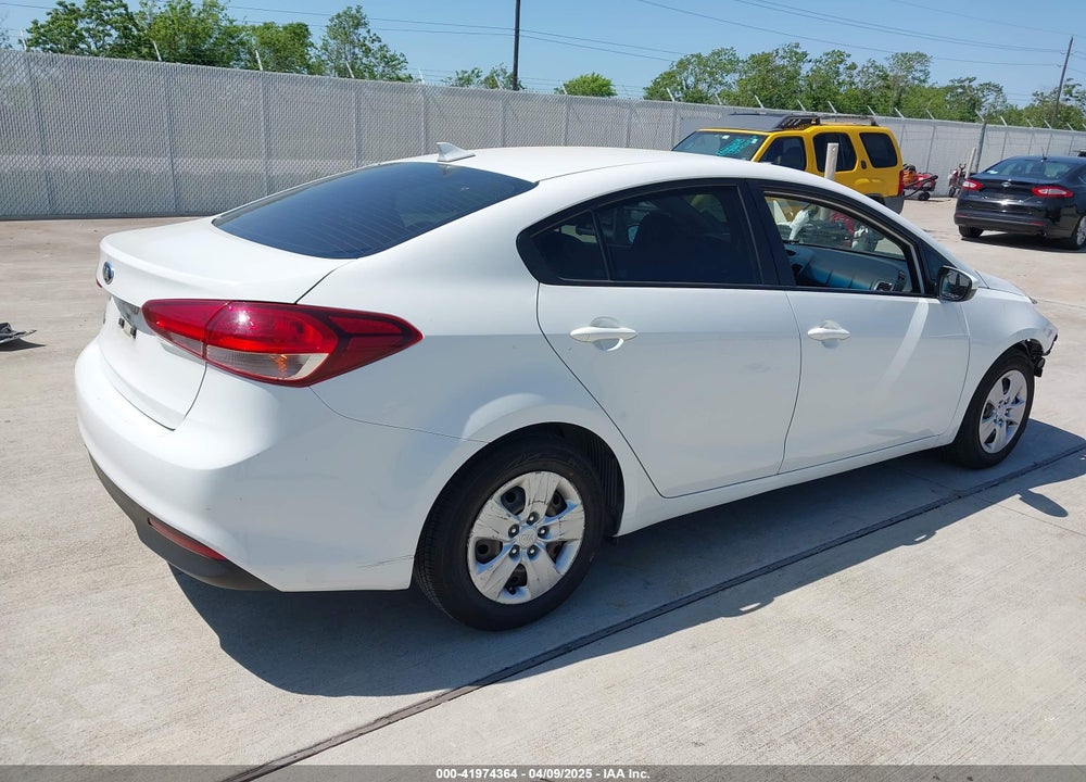 2017 KIA FORTE VIN: 3KPFK4A79HE074379