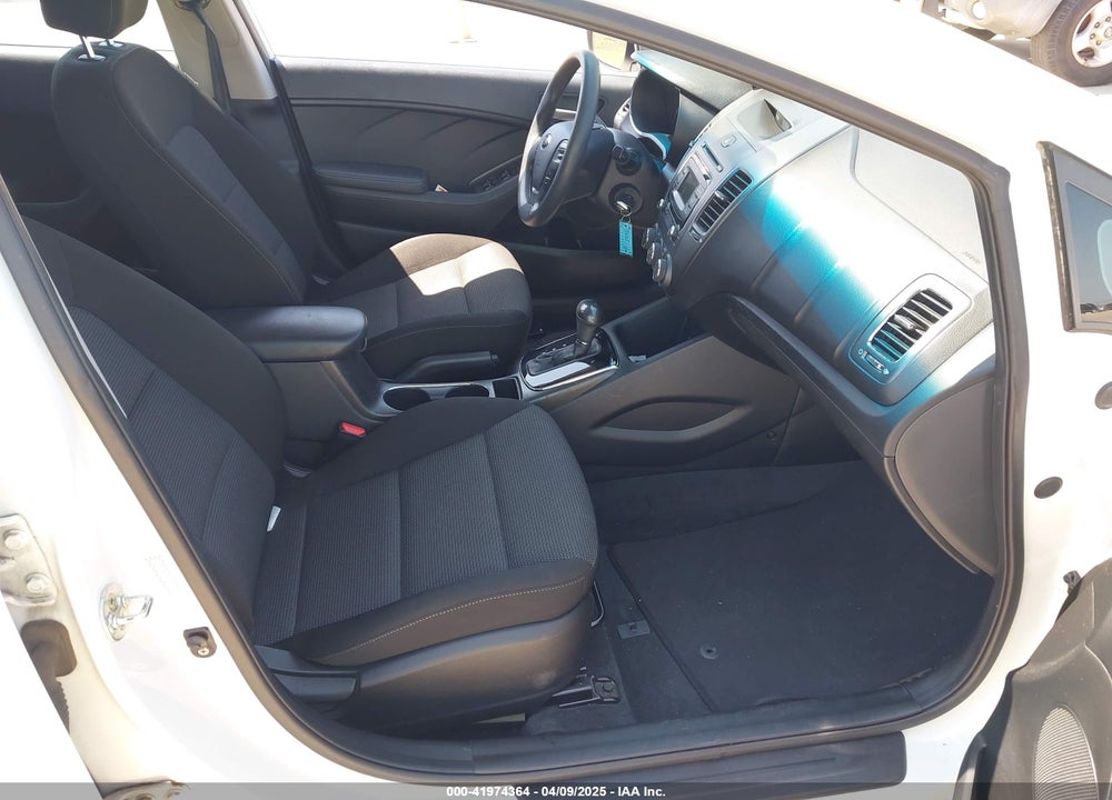 2017 KIA FORTE VIN: 3KPFK4A79HE074379
