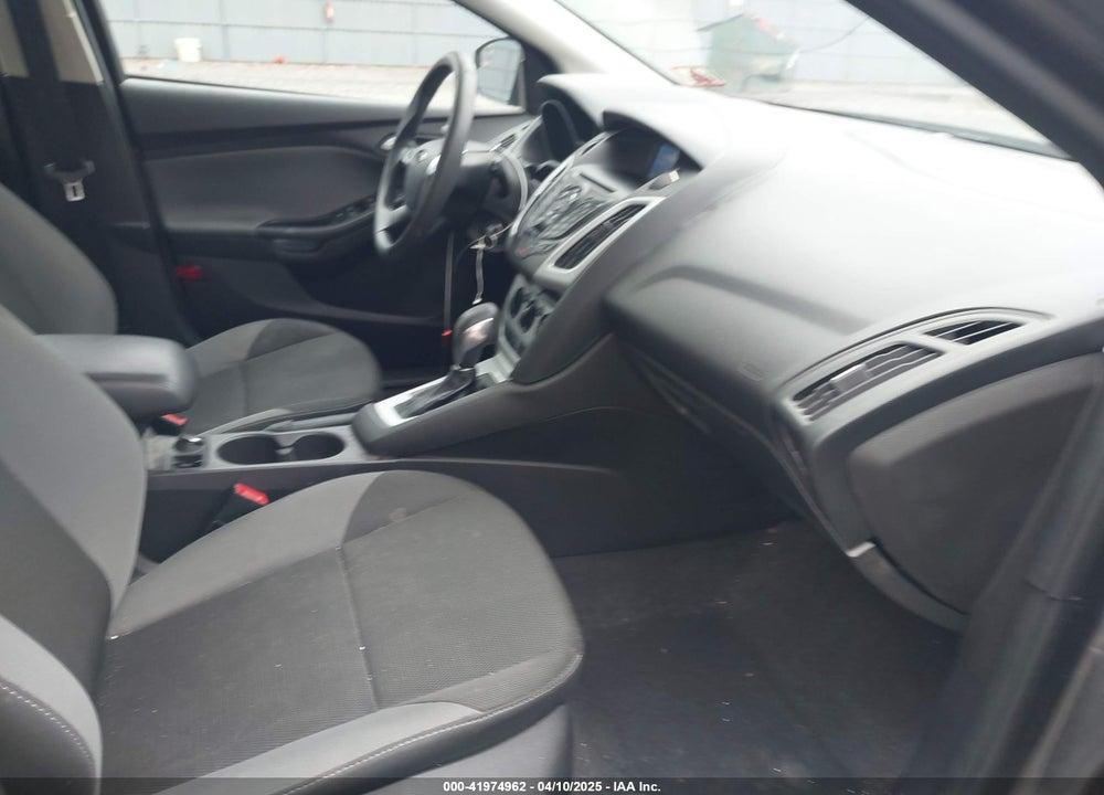 2014 FORD FOCUS SE VIN: 1FADP3K2XEL121210