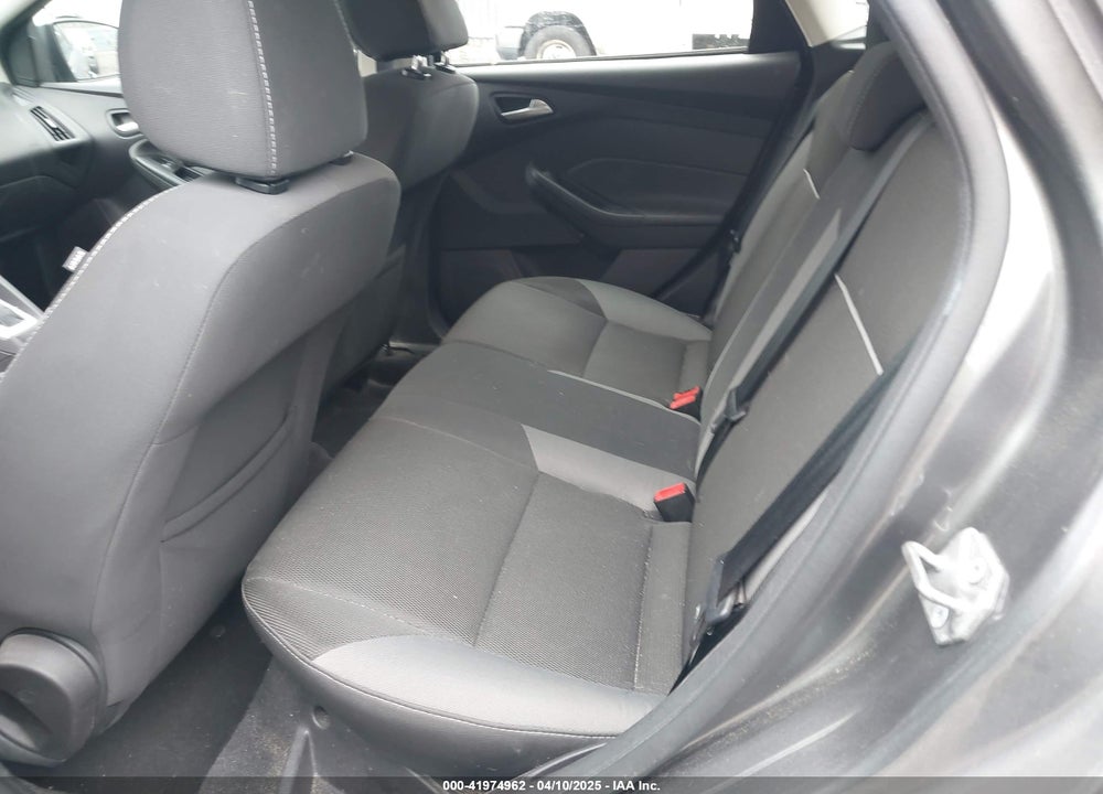 2014 FORD FOCUS SE VIN: 1FADP3K2XEL121210