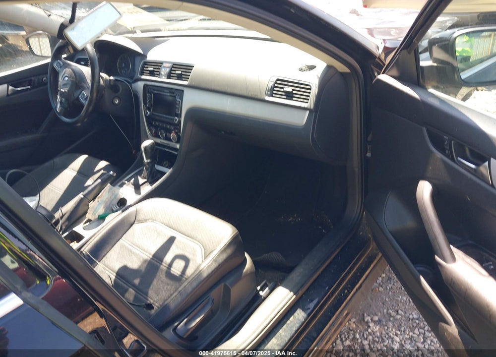 2013 VOLKSWAGEN PASSAT VIN: 1VWBP7A39DC036020