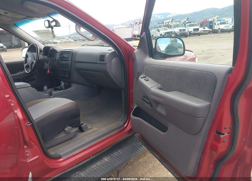 2002 FORD EXPLORER XLT VIN: 1FMZU73E22UD28636