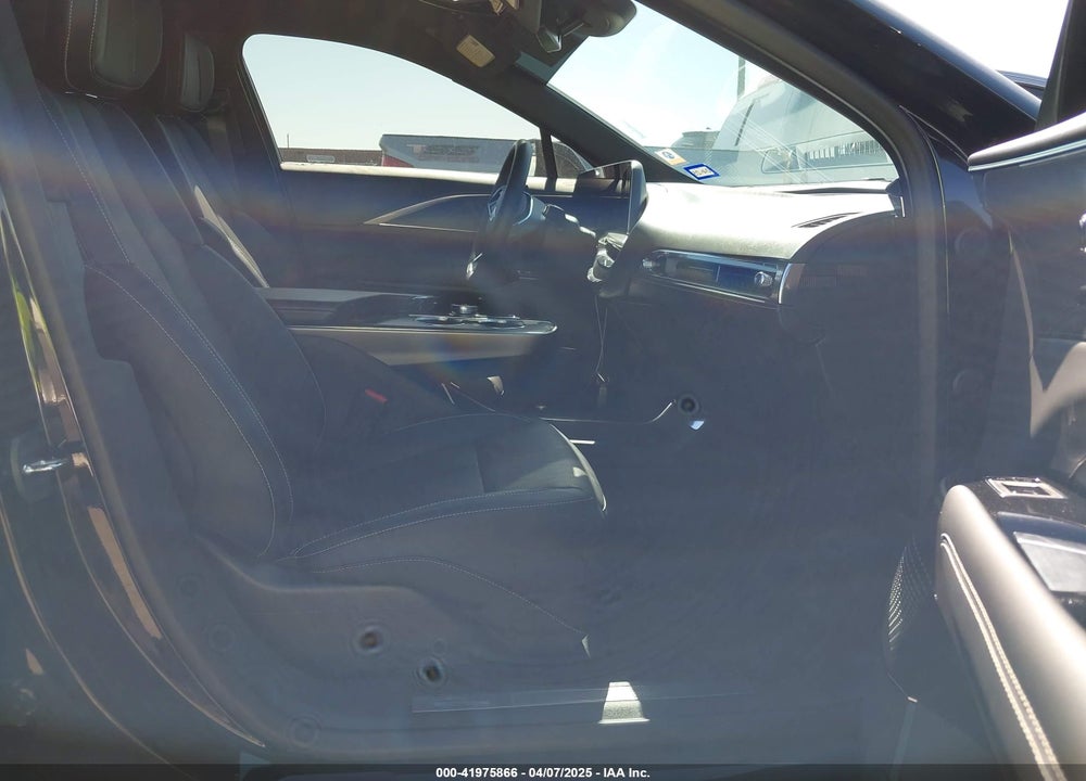 2024 CADILLAC LYRIQ LUXURY W/1SC VIN: 1GYKPPRK9RZ101820