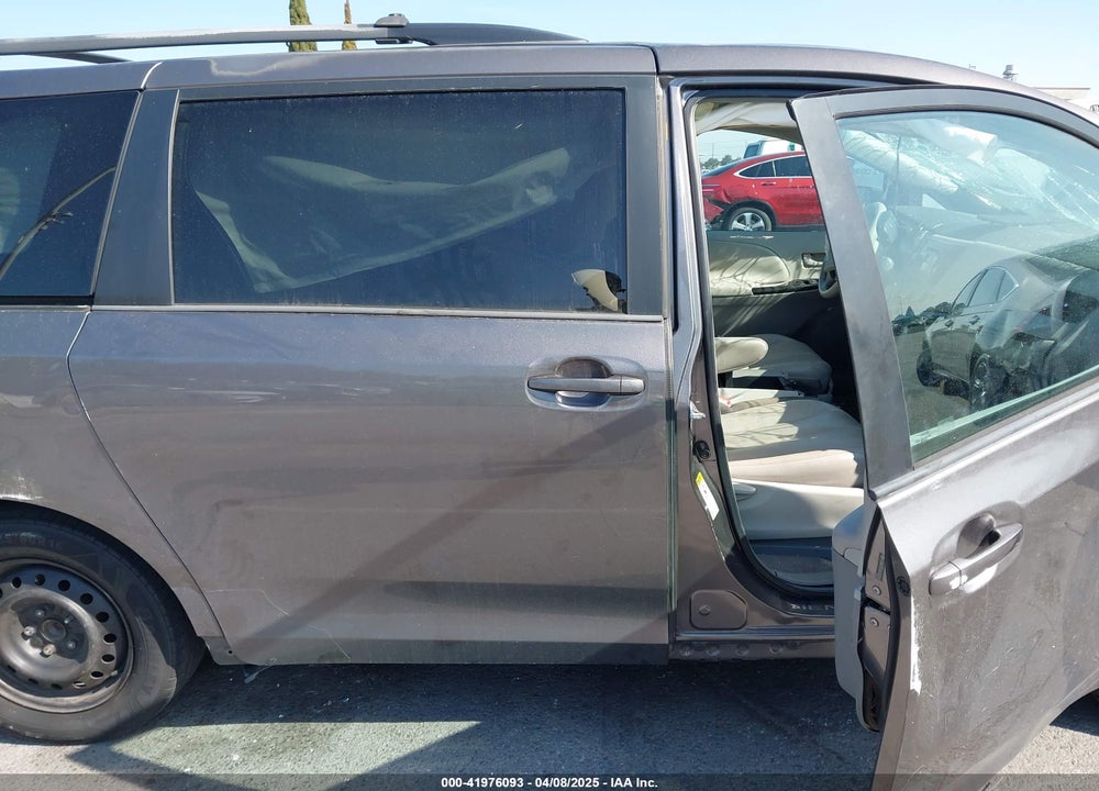 2011 TOYOTA SIENNA LE V6 VIN: 5TDKK3DC5BS038106