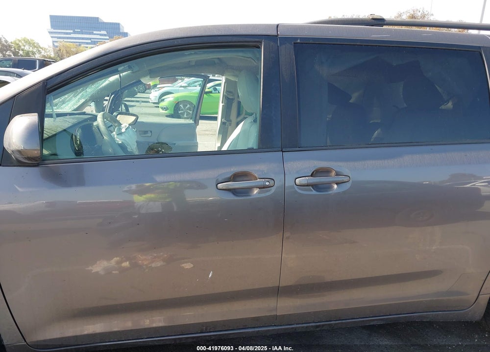 2011 TOYOTA SIENNA LE V6 VIN: 5TDKK3DC5BS038106