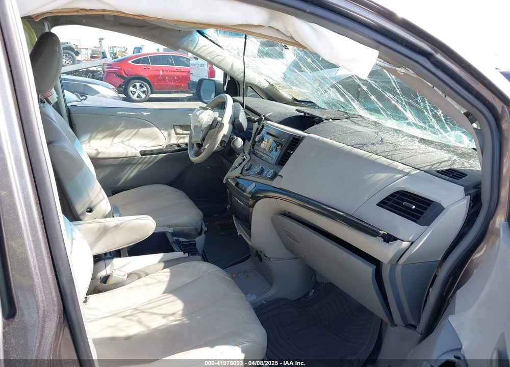 2011 TOYOTA SIENNA LE V6 VIN: 5TDKK3DC5BS038106