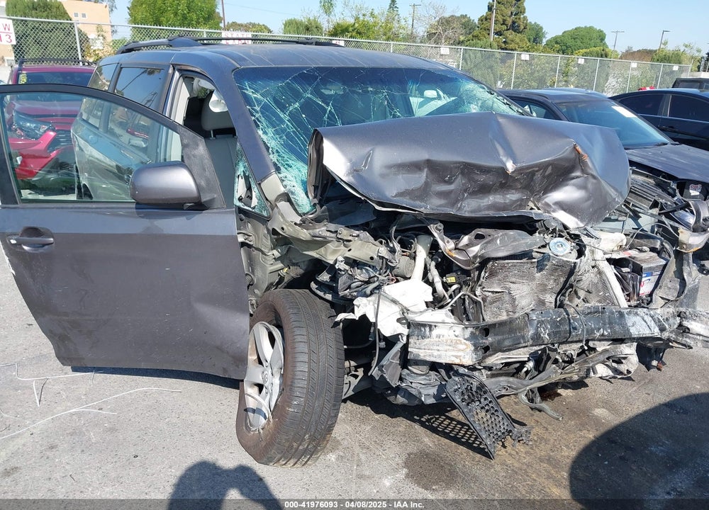 2011 TOYOTA SIENNA LE V6 VIN: 5TDKK3DC5BS038106