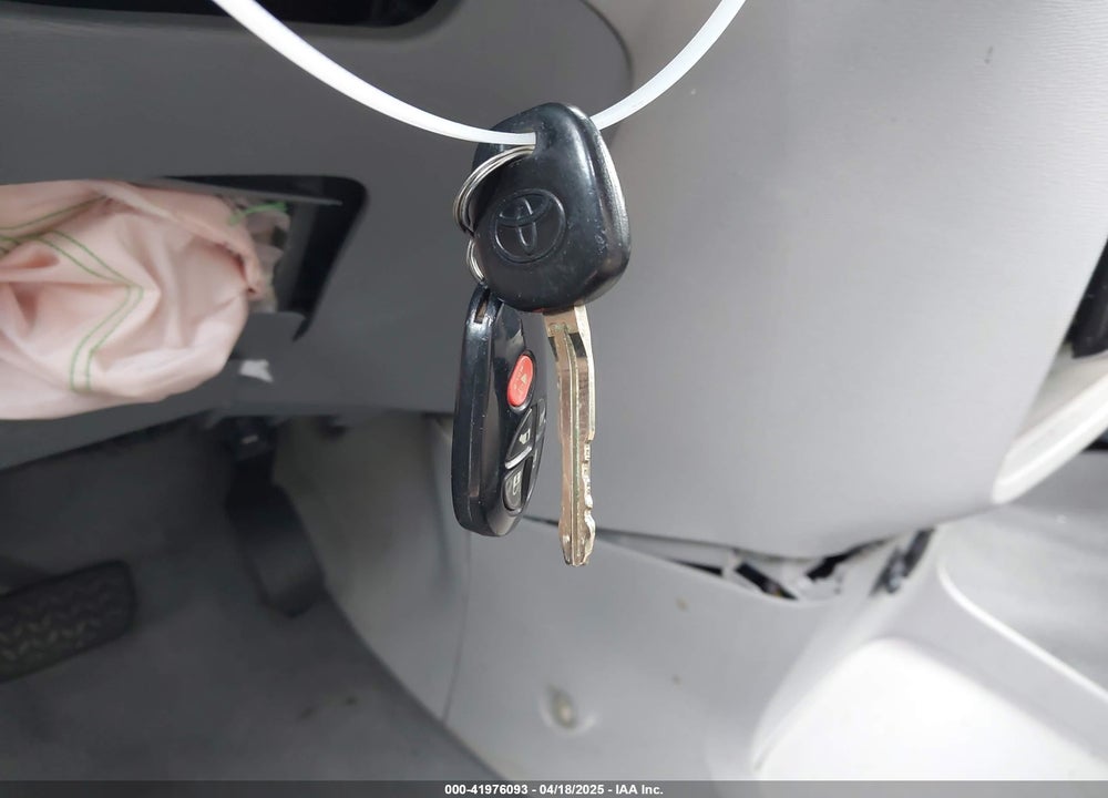 2011 TOYOTA SIENNA LE V6 VIN: 5TDKK3DC5BS038106