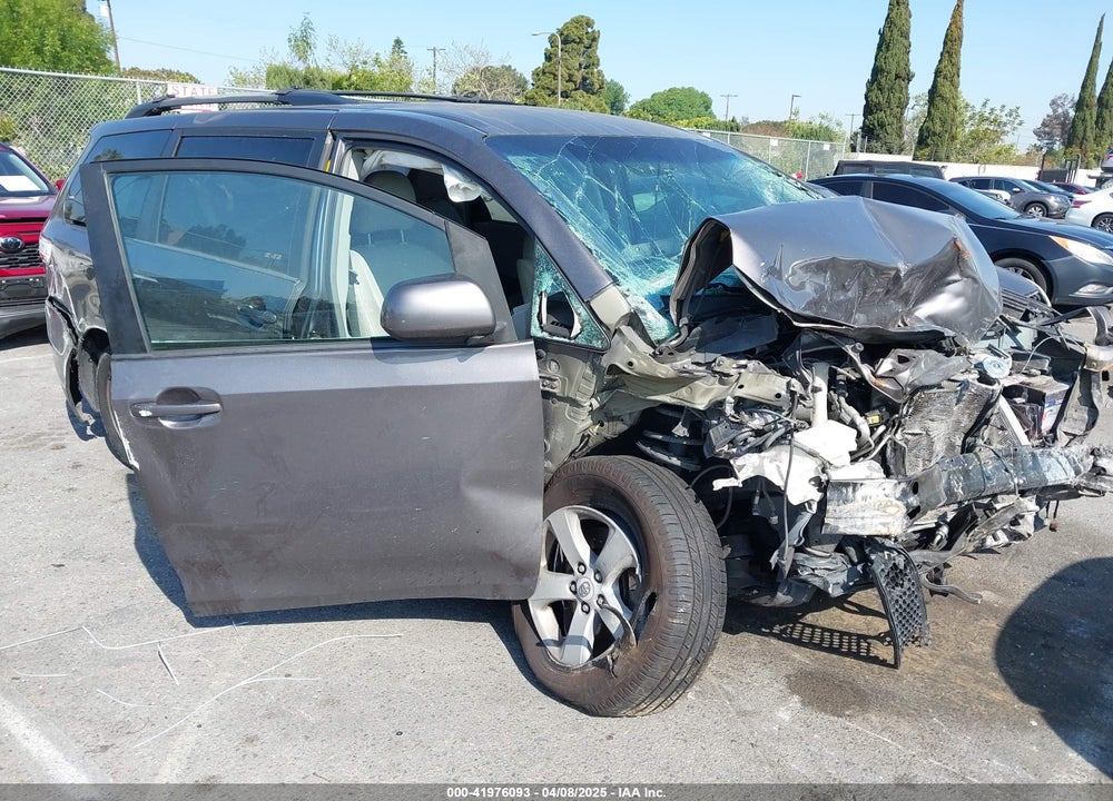 2011 TOYOTA SIENNA LE V6 VIN: 5TDKK3DC5BS038106