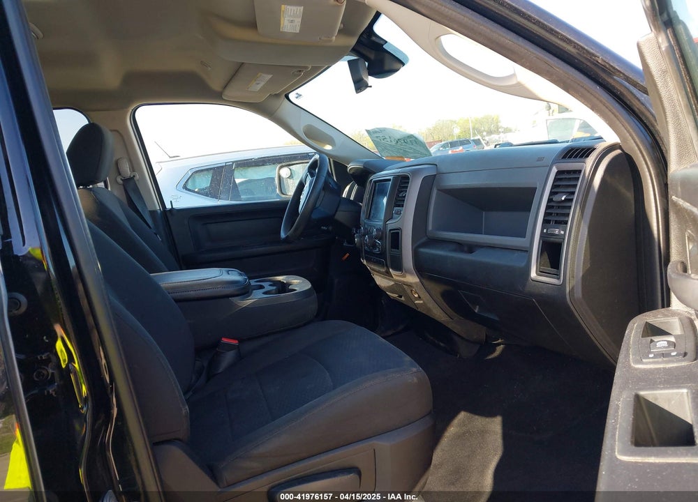 2019 RAM 1500 CLASSIC VIN: 1C6RR7FG1KS653364
