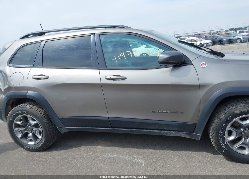 2019 JEEP CHEROKEE TRAILHAWK 4X4 VIN: 1C4PJMBX0KD437411