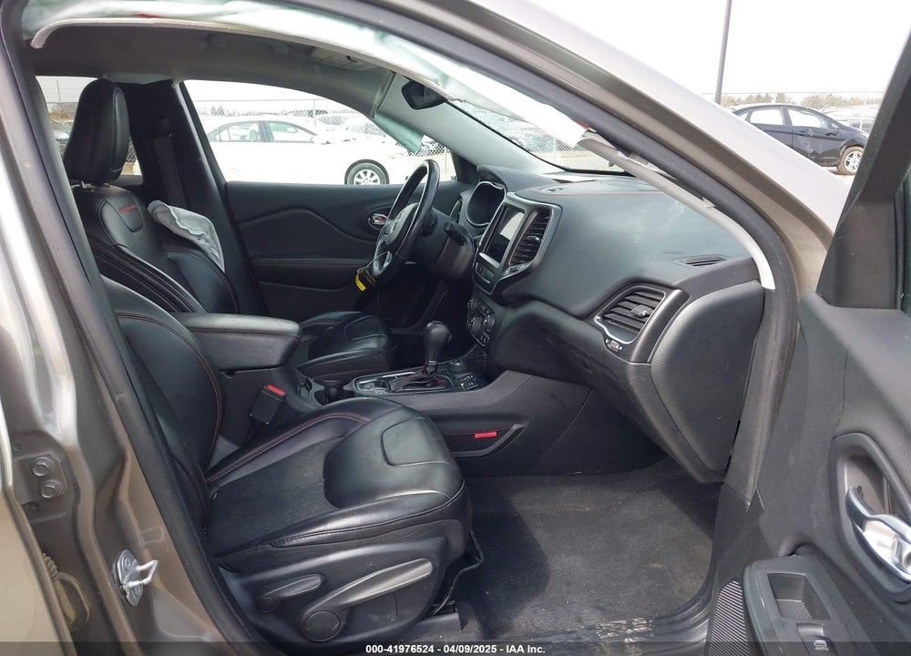 2019 JEEP CHEROKEE TRAILHAWK 4X4 VIN: 1C4PJMBX0KD437411