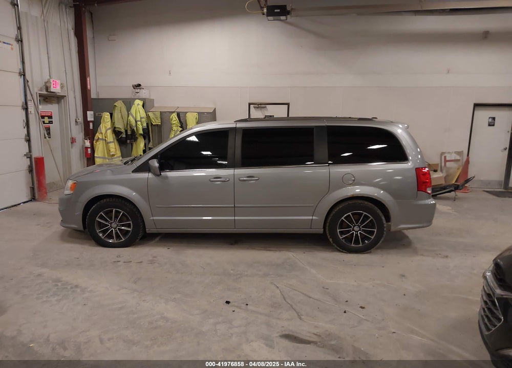 2017 DODGE GRAND CARAVAN VIN: 2C4RDGCG4HR858165