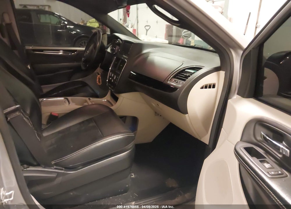 2017 DODGE GRAND CARAVAN VIN: 2C4RDGCG4HR858165