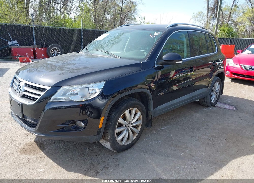 2011 VOLKSWAGEN TIGUAN VIN: WVGAV7AX2BW510498