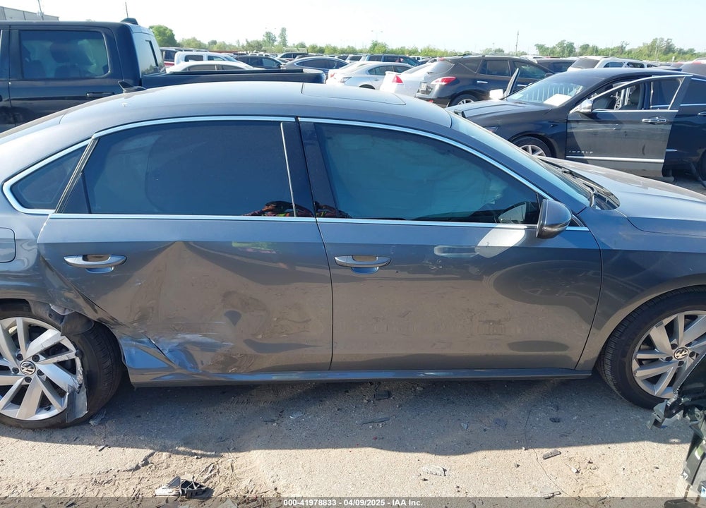 2018 VOLKSWAGEN PASSAT VIN: 1VWBA7A33JC021235