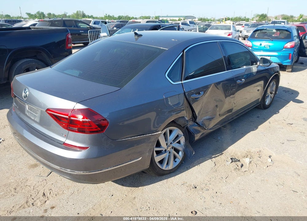 2018 VOLKSWAGEN PASSAT VIN: 1VWBA7A33JC021235