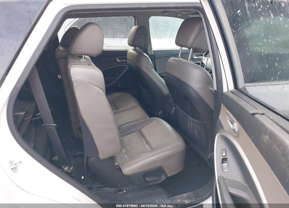 2014 HYUNDAI SANTA FE VIN: KM8SRDHF4EU082261