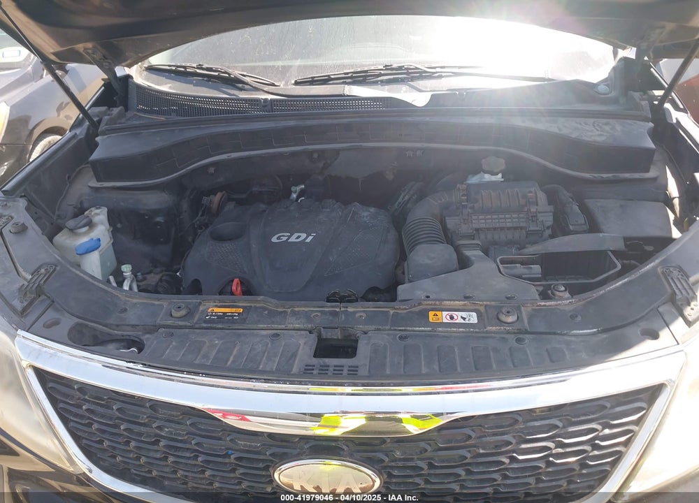 2014 KIA SORENTO LX VIN: 5XYKT4A61EG445892