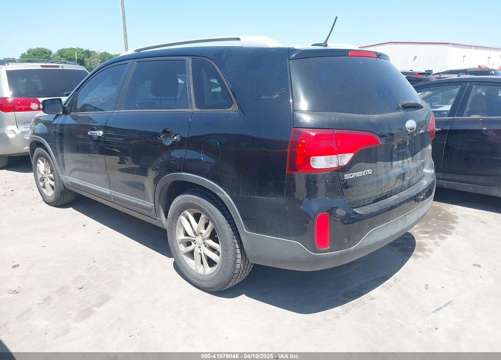 2014 KIA SORENTO LX VIN: 5XYKT4A61EG445892