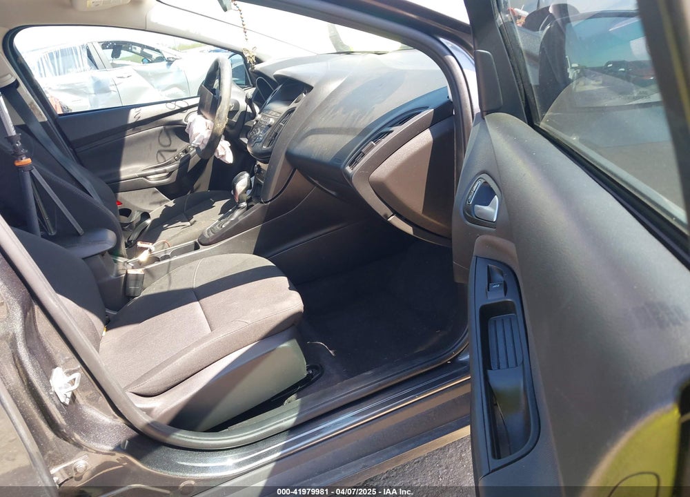 2018 FORD FOCUS SE VIN: 1FADP3F25JL258902