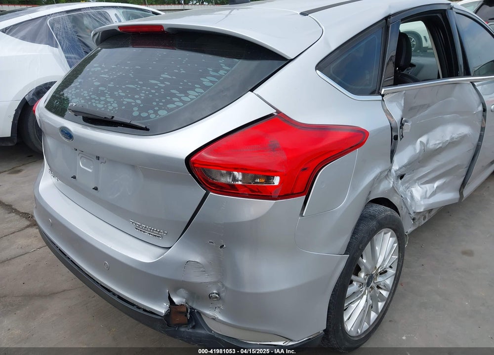 2015 FORD FOCUS TITANIUM VIN: 1FADP3N23FL356822