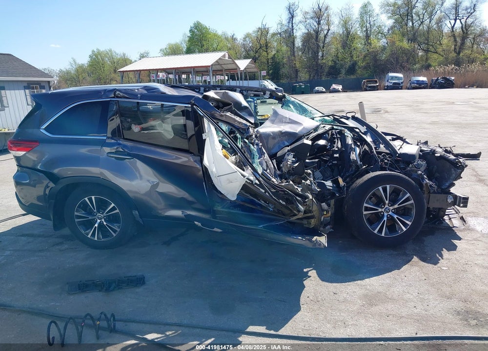 2019 TOYOTA HIGHLANDER VIN: 5TDBZRFH7KS960495