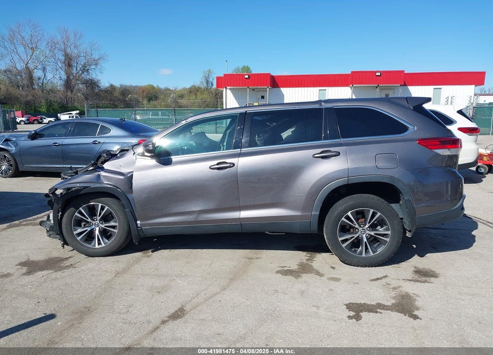 2019 TOYOTA HIGHLANDER VIN: 5TDBZRFH7KS960495