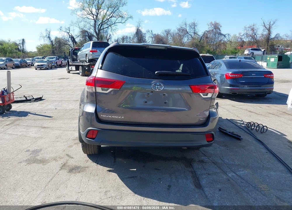 2019 TOYOTA HIGHLANDER VIN: 5TDBZRFH7KS960495