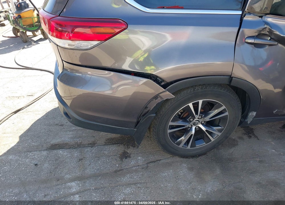 2019 TOYOTA HIGHLANDER VIN: 5TDBZRFH7KS960495