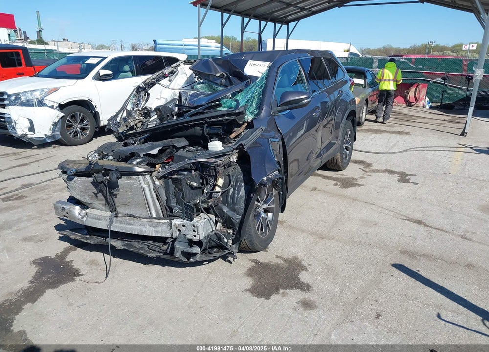 2019 TOYOTA HIGHLANDER VIN: 5TDBZRFH7KS960495