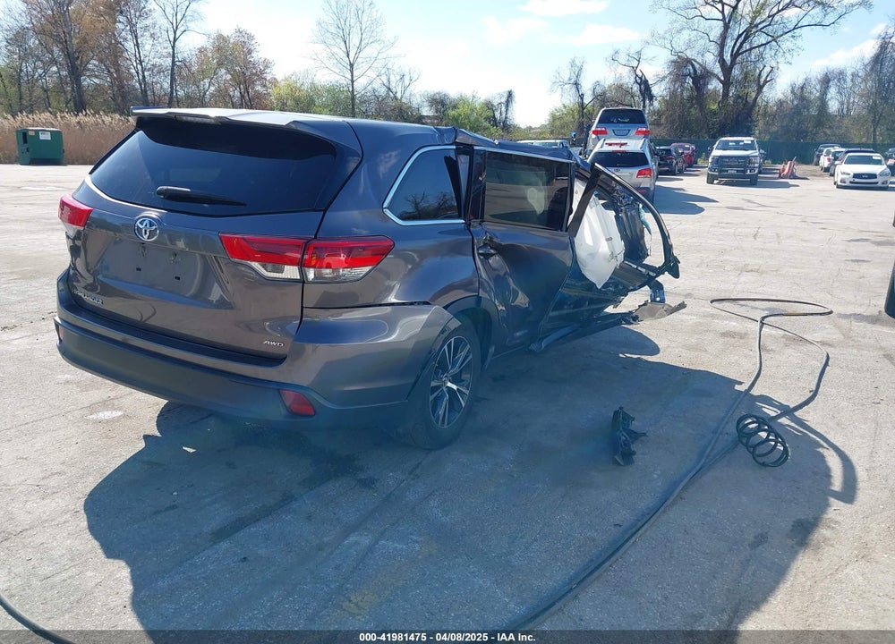 2019 TOYOTA HIGHLANDER VIN: 5TDBZRFH7KS960495
